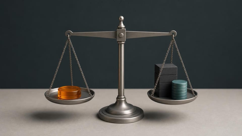 Balance scale weighing a discount token against costs and retained contribution.